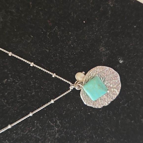 Leaf Pendant & Faux Turquoise Necklace - Picture 2 of 3